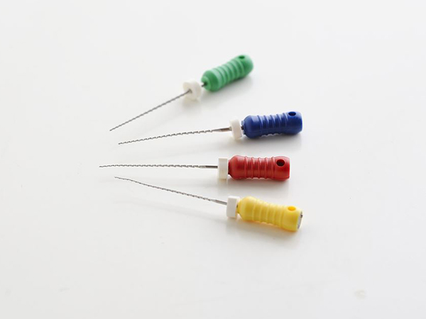 綾瀬亀有ロハス歯科＆矯正歯科のニッケルチタンファイル